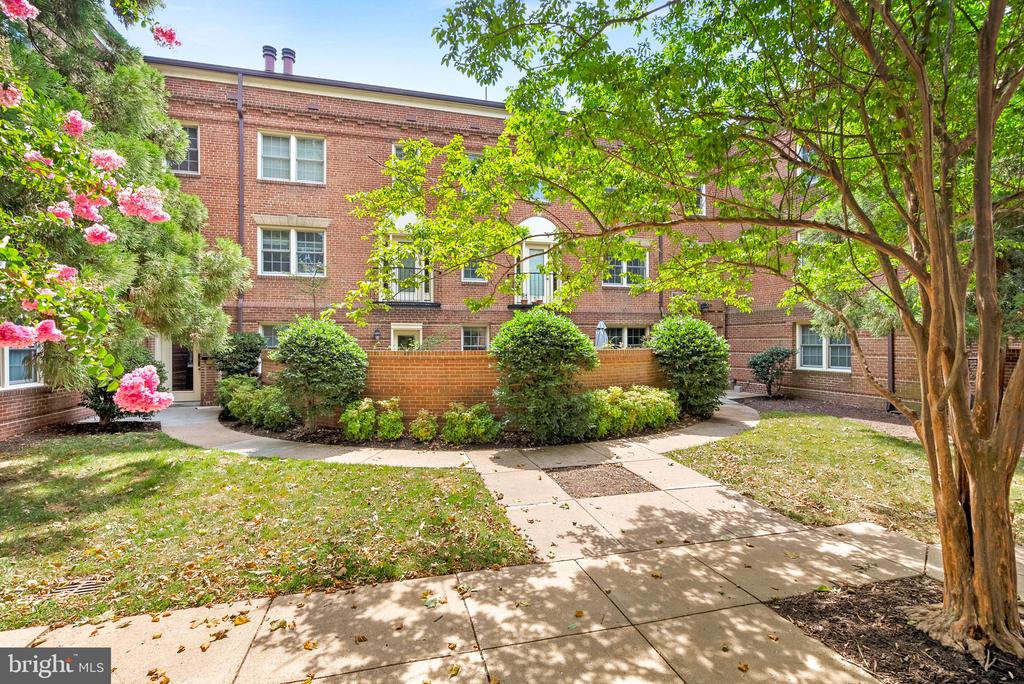 1111 N Pitt St #2b