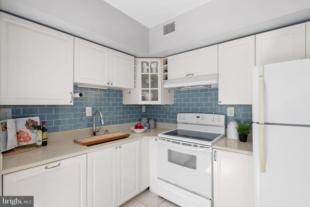 1111 N Pitt St #2b