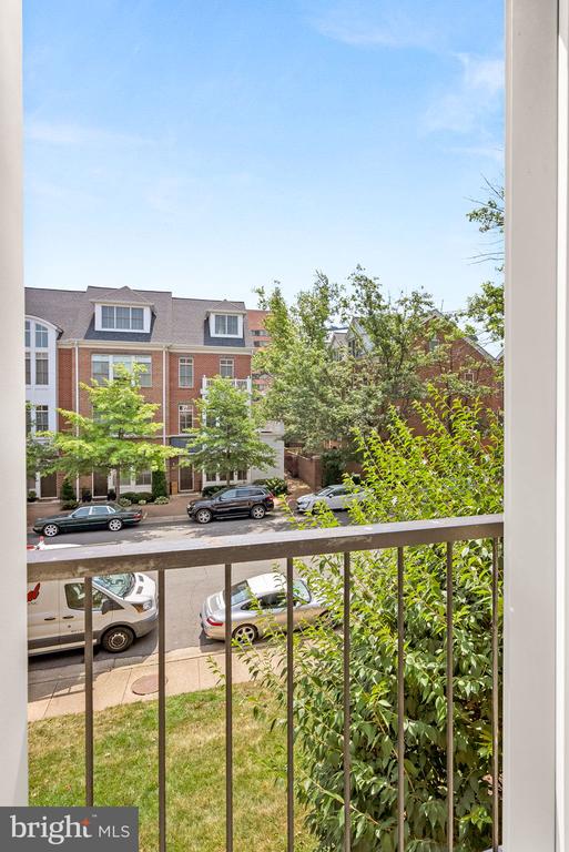 1111 N Pitt St #2b
