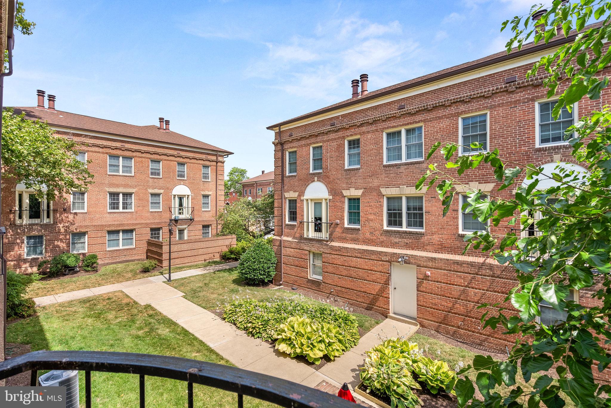 1111 N Pitt St #2b
