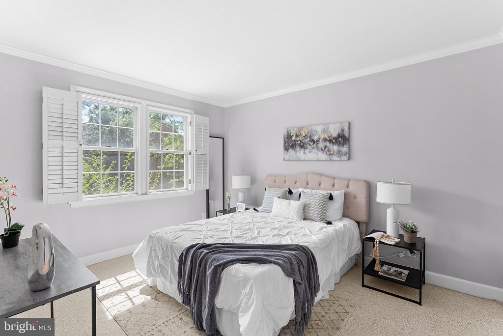 1111 N Pitt St #2b