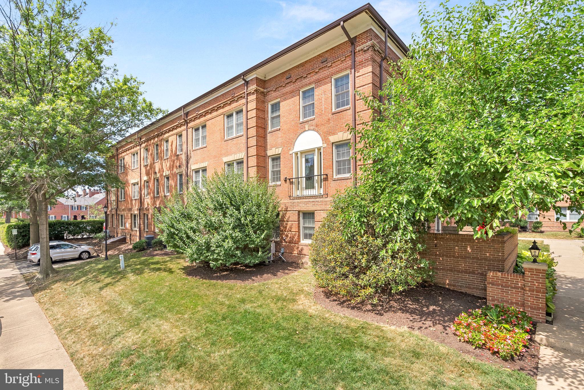 1111 N Pitt St #2b