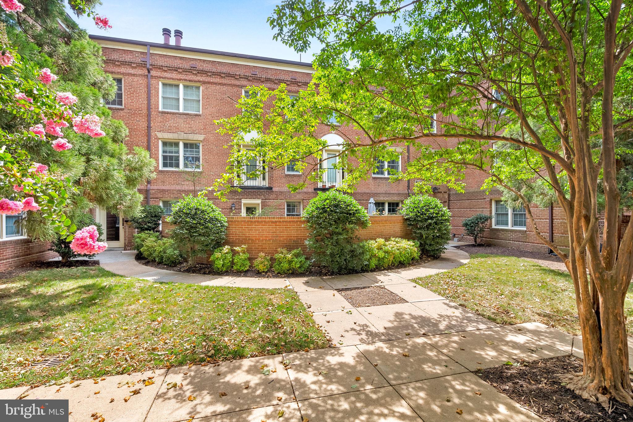1111 N Pitt St #2b