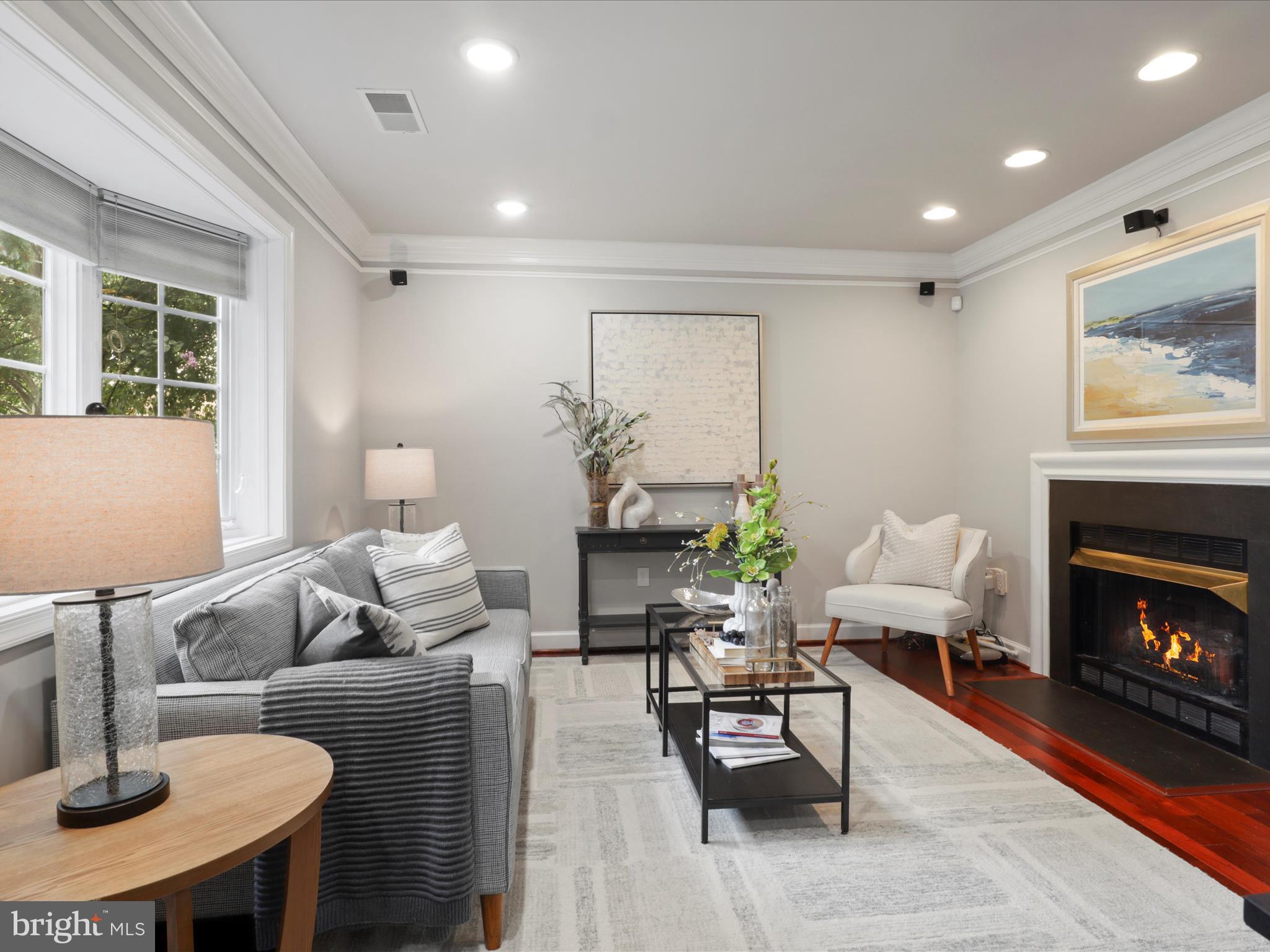 702 Mount Vernon Ave
