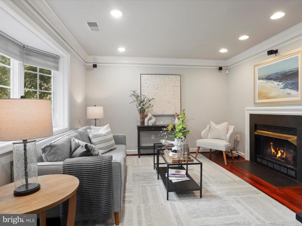 702 Mount Vernon Ave