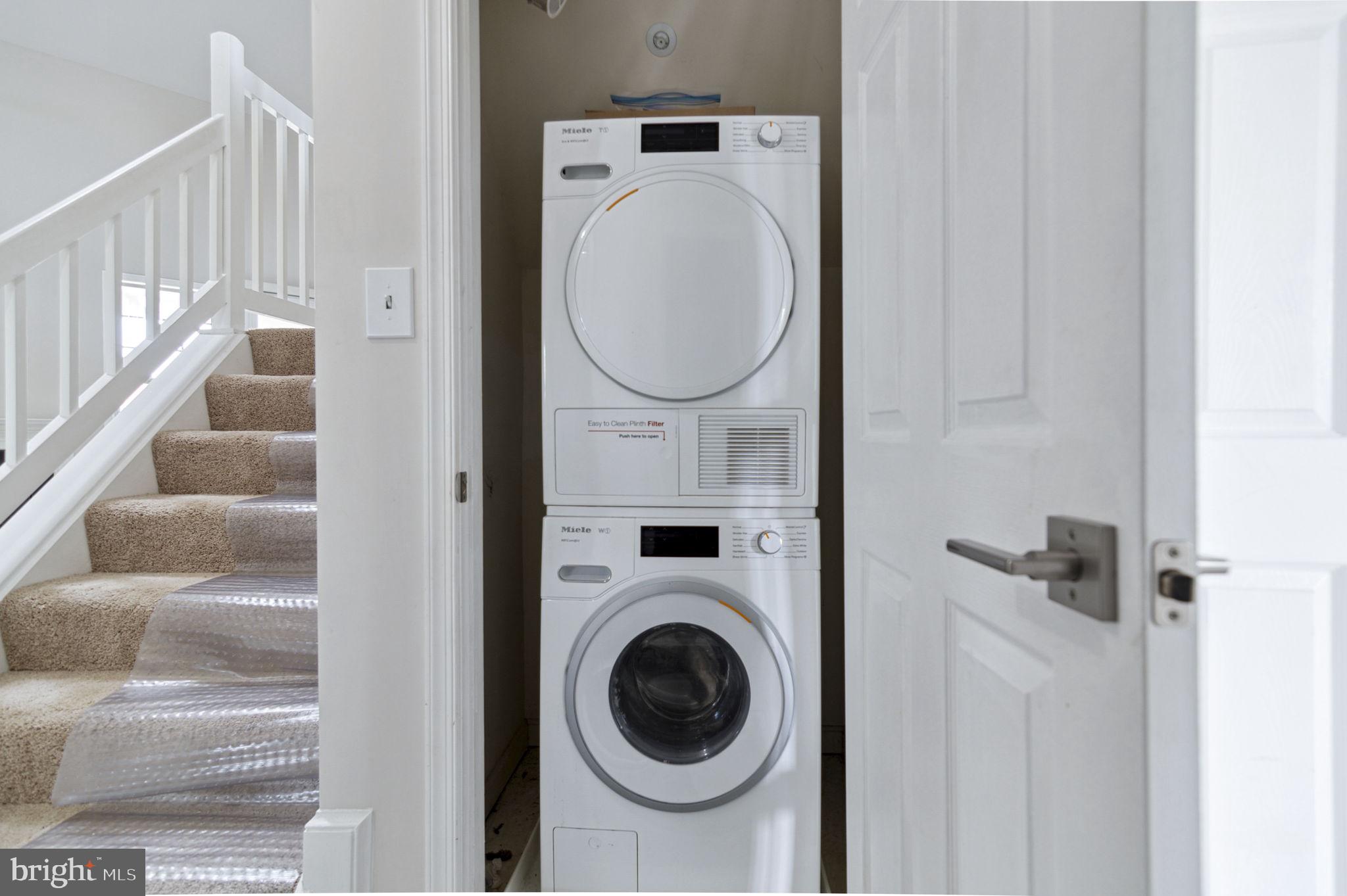 6954 Ellingham Cir #E