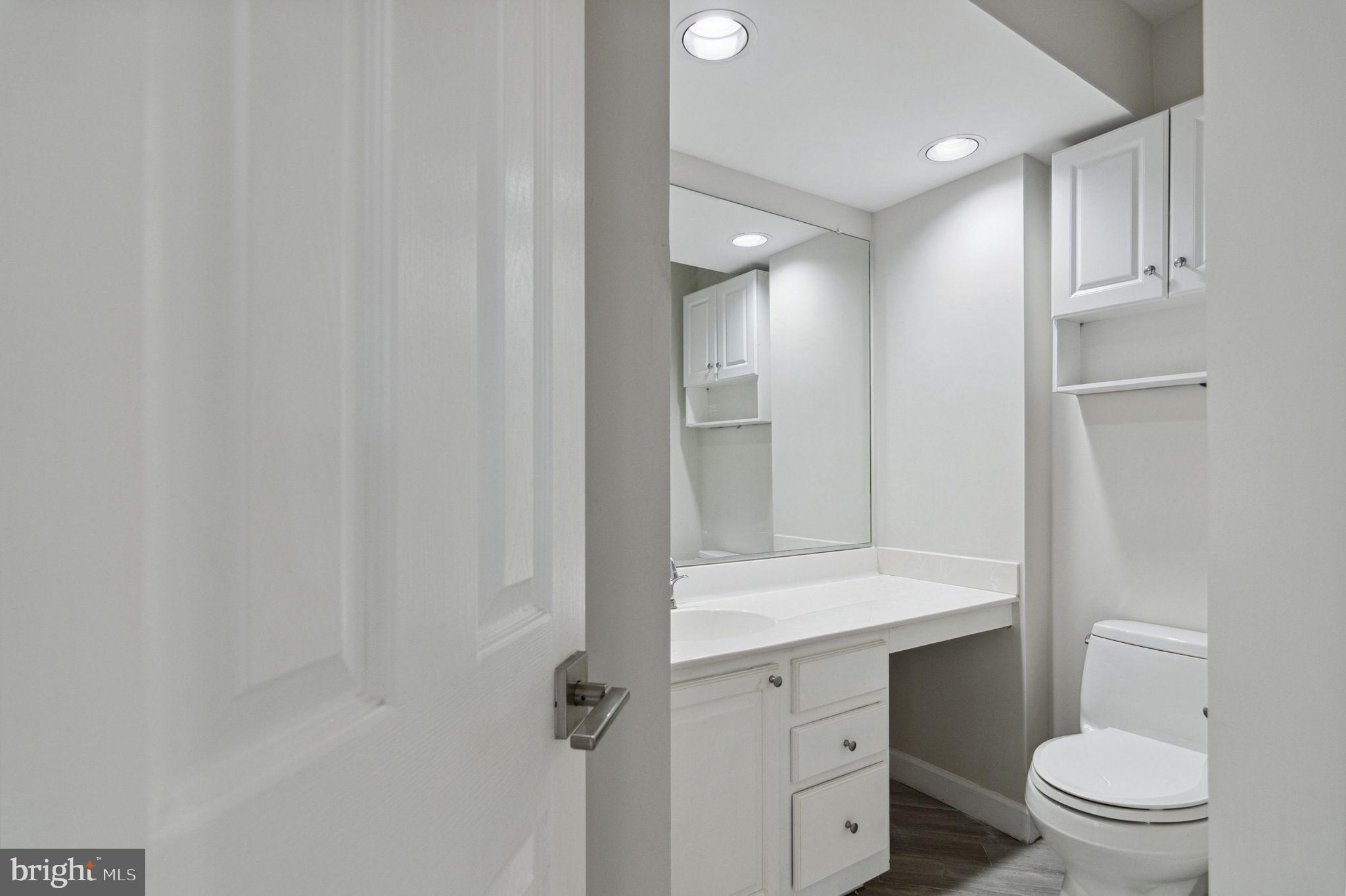 6954 Ellingham Cir #E