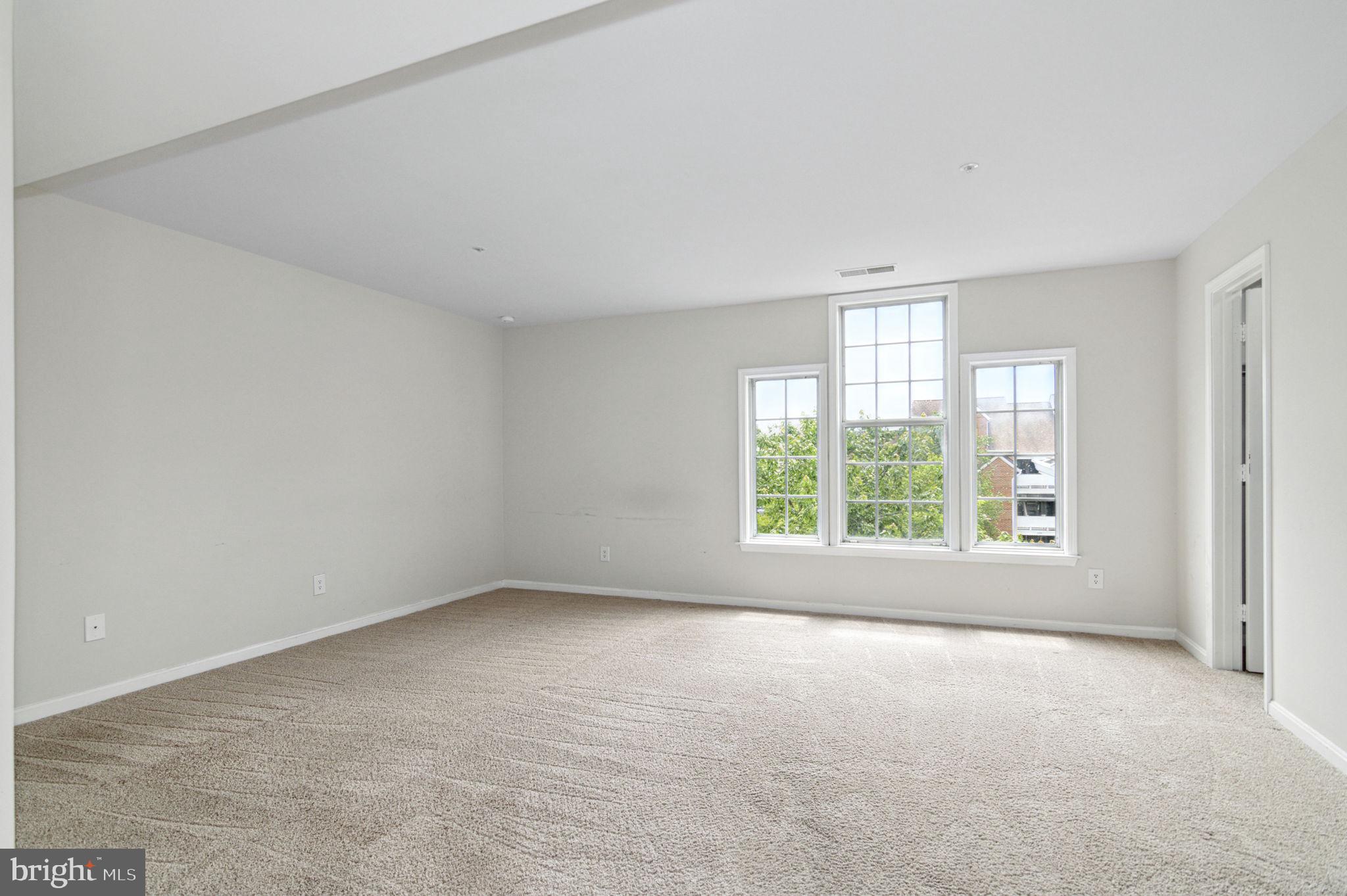 6954 Ellingham Cir #E