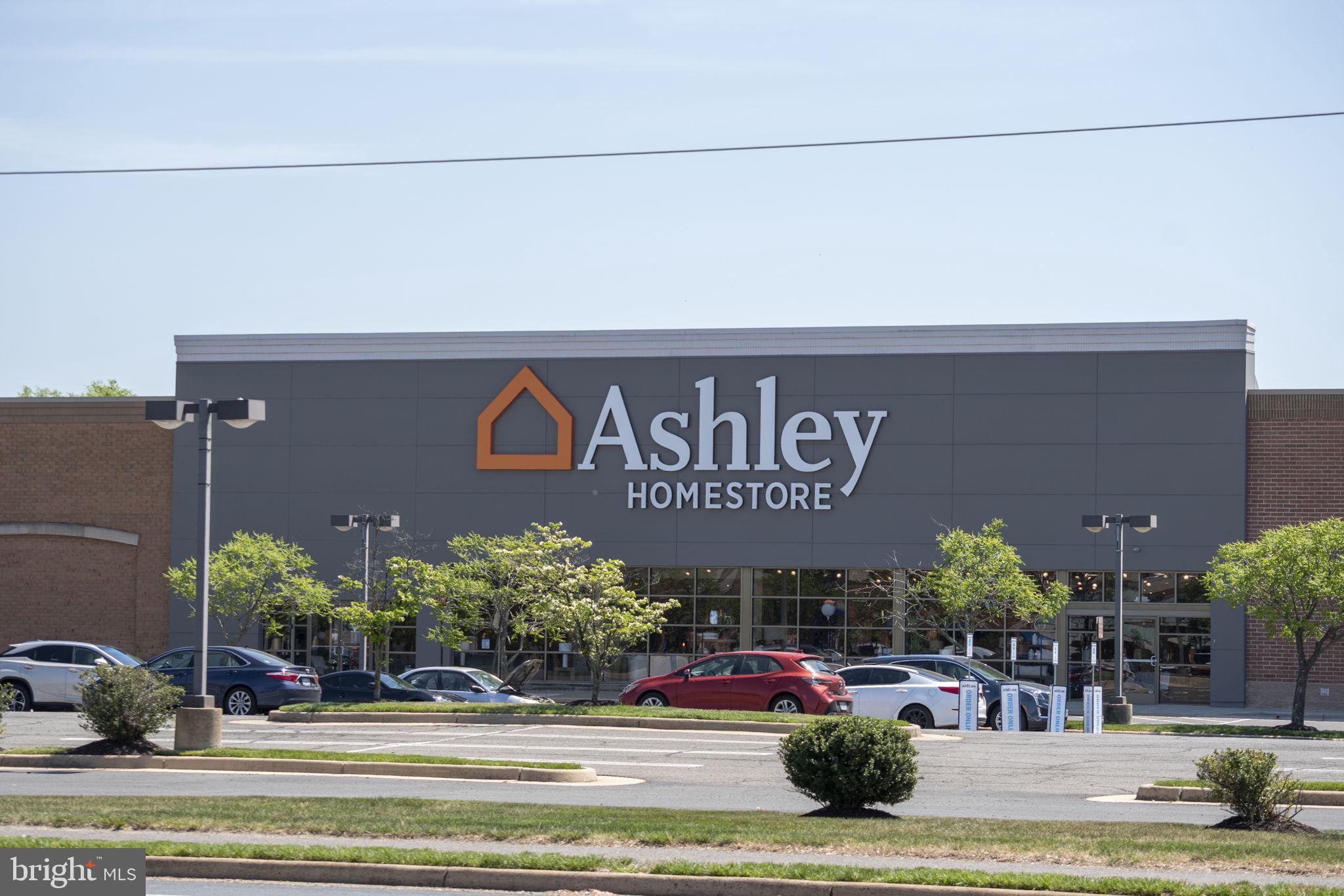 6954 Ellingham Cir #E