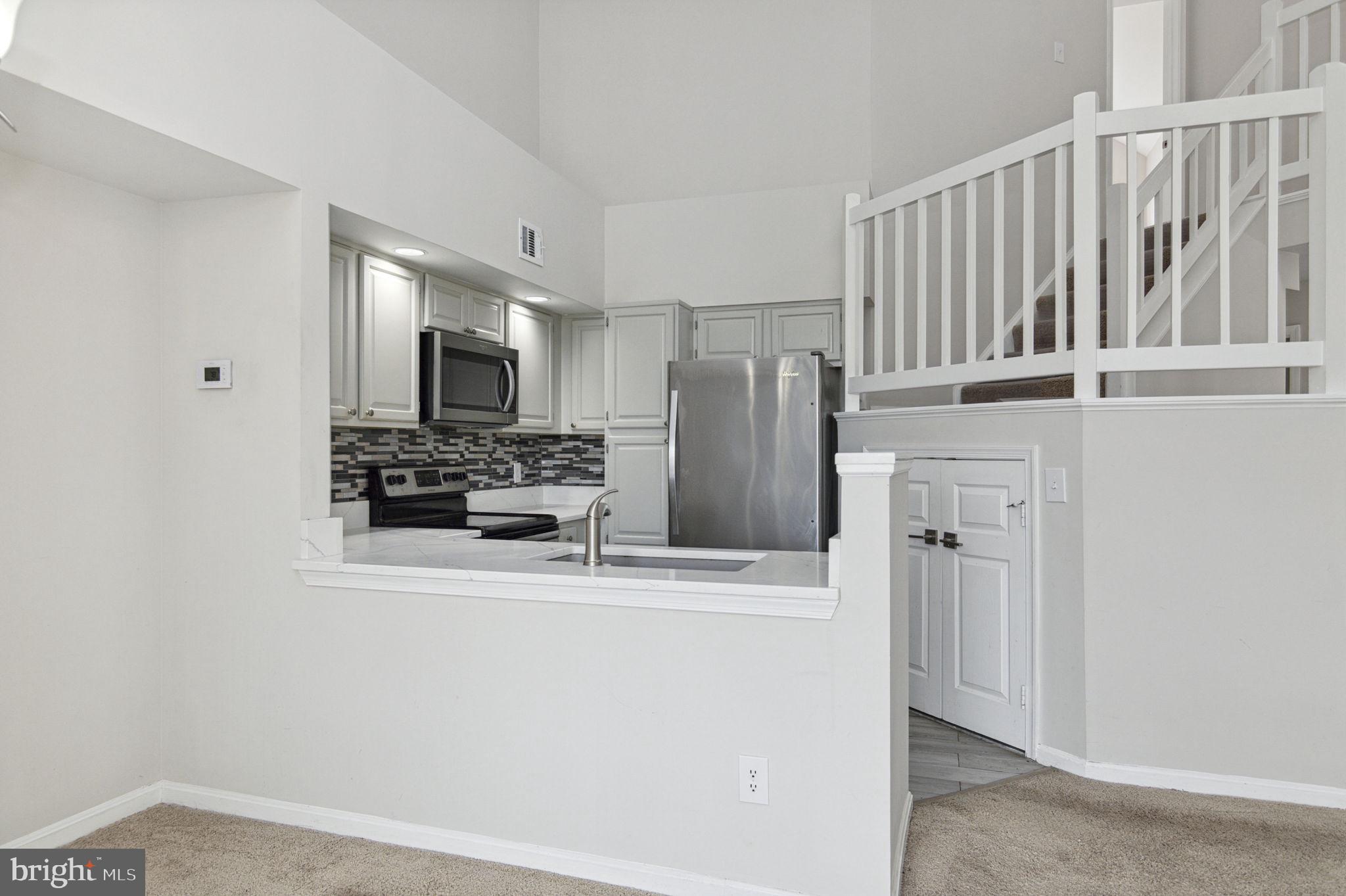 6954 Ellingham Cir #E