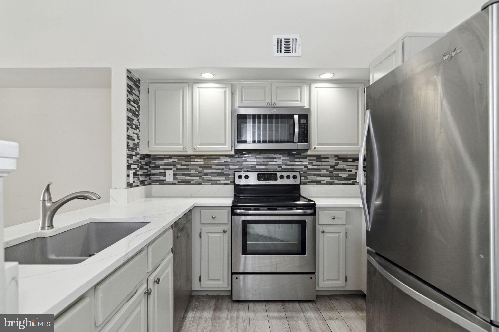 6954 Ellingham Cir #E