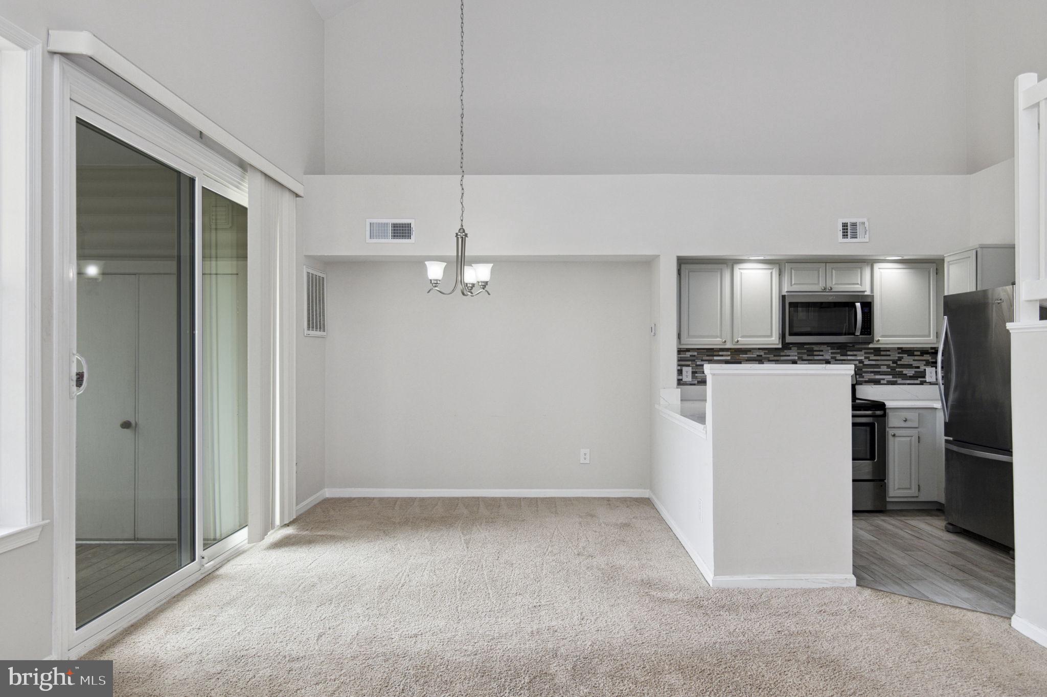 6954 Ellingham Cir #E