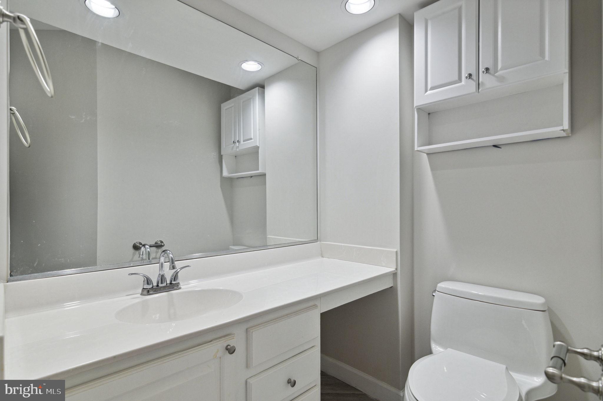 6954 Ellingham Cir #E