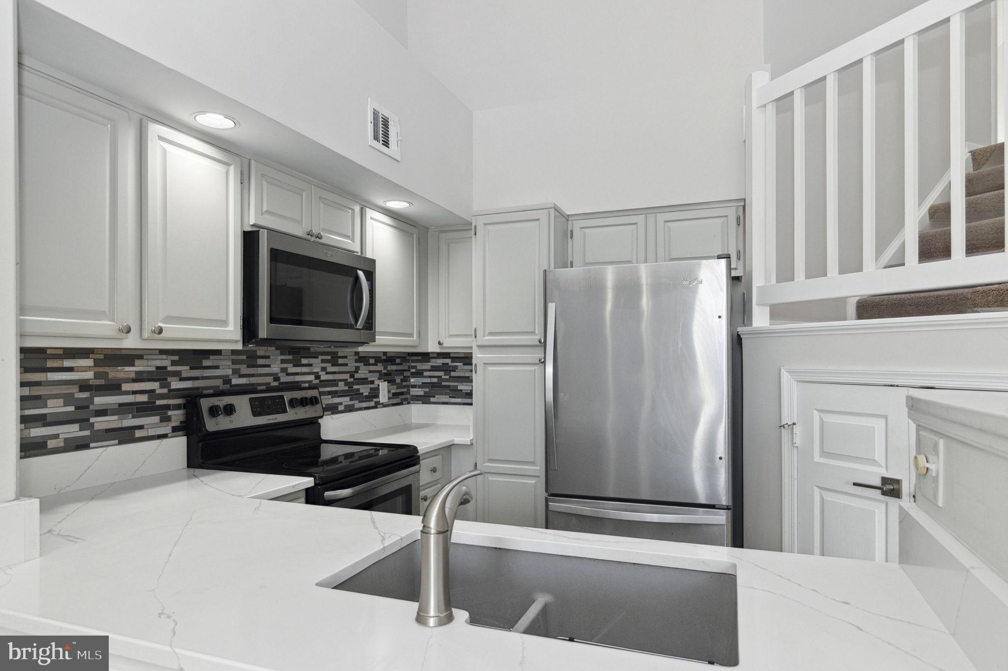 6954 Ellingham Cir #E