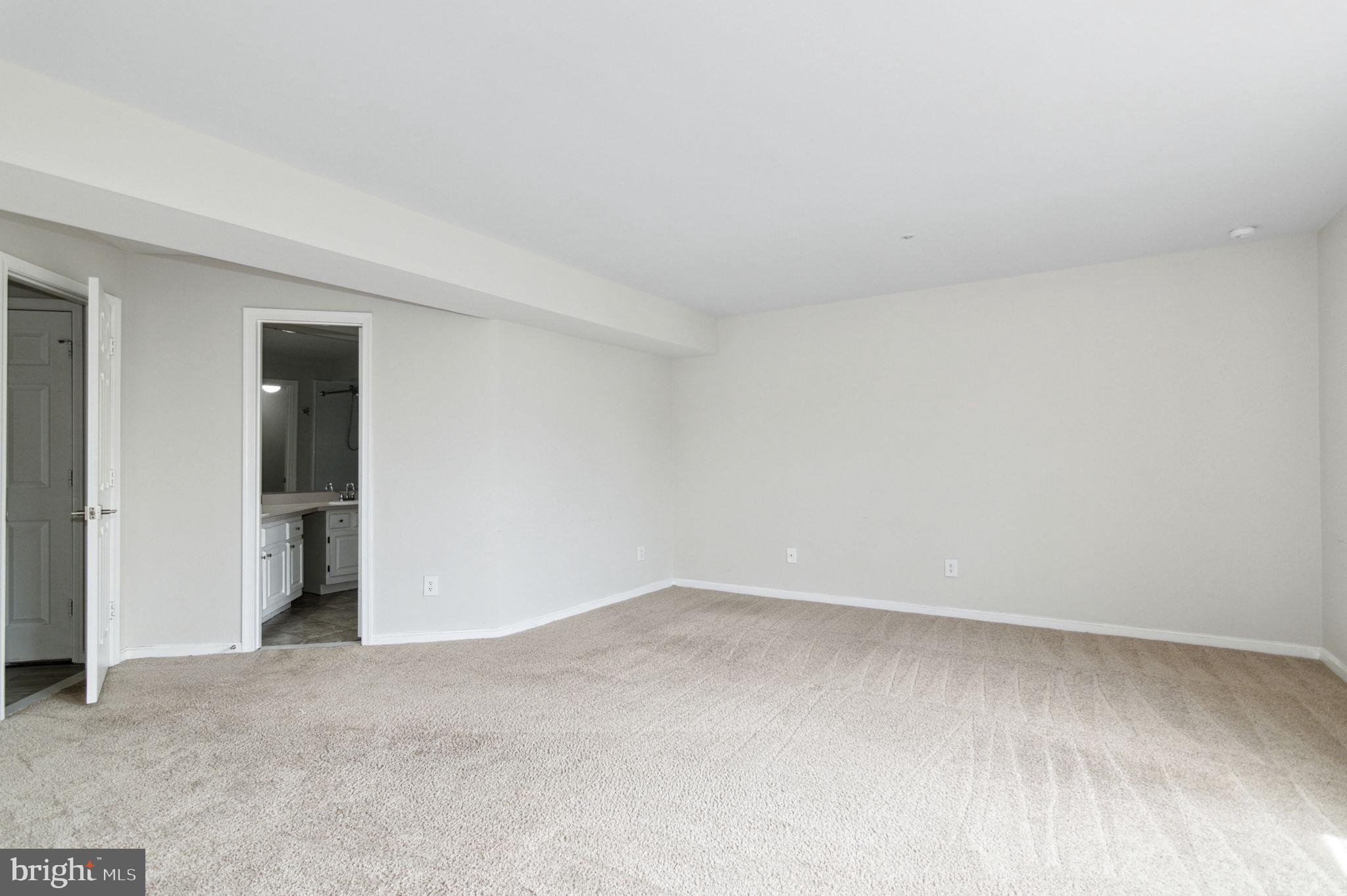 6954 Ellingham Cir #E