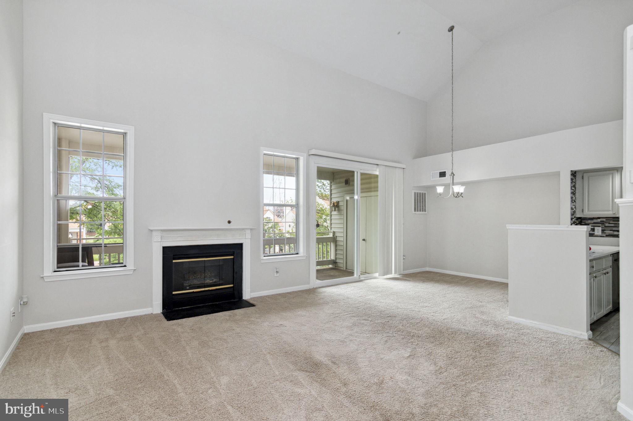 6954 Ellingham Cir #E