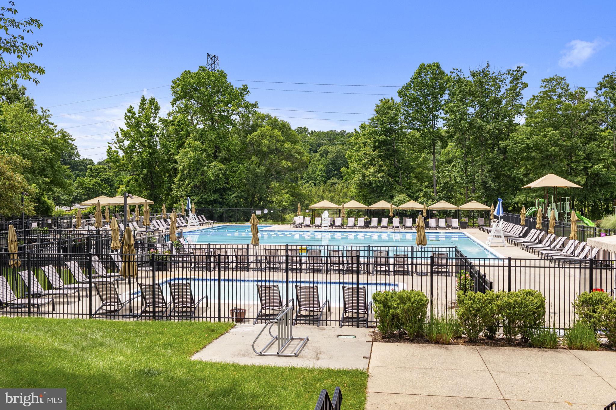 6954 Ellingham Cir #E