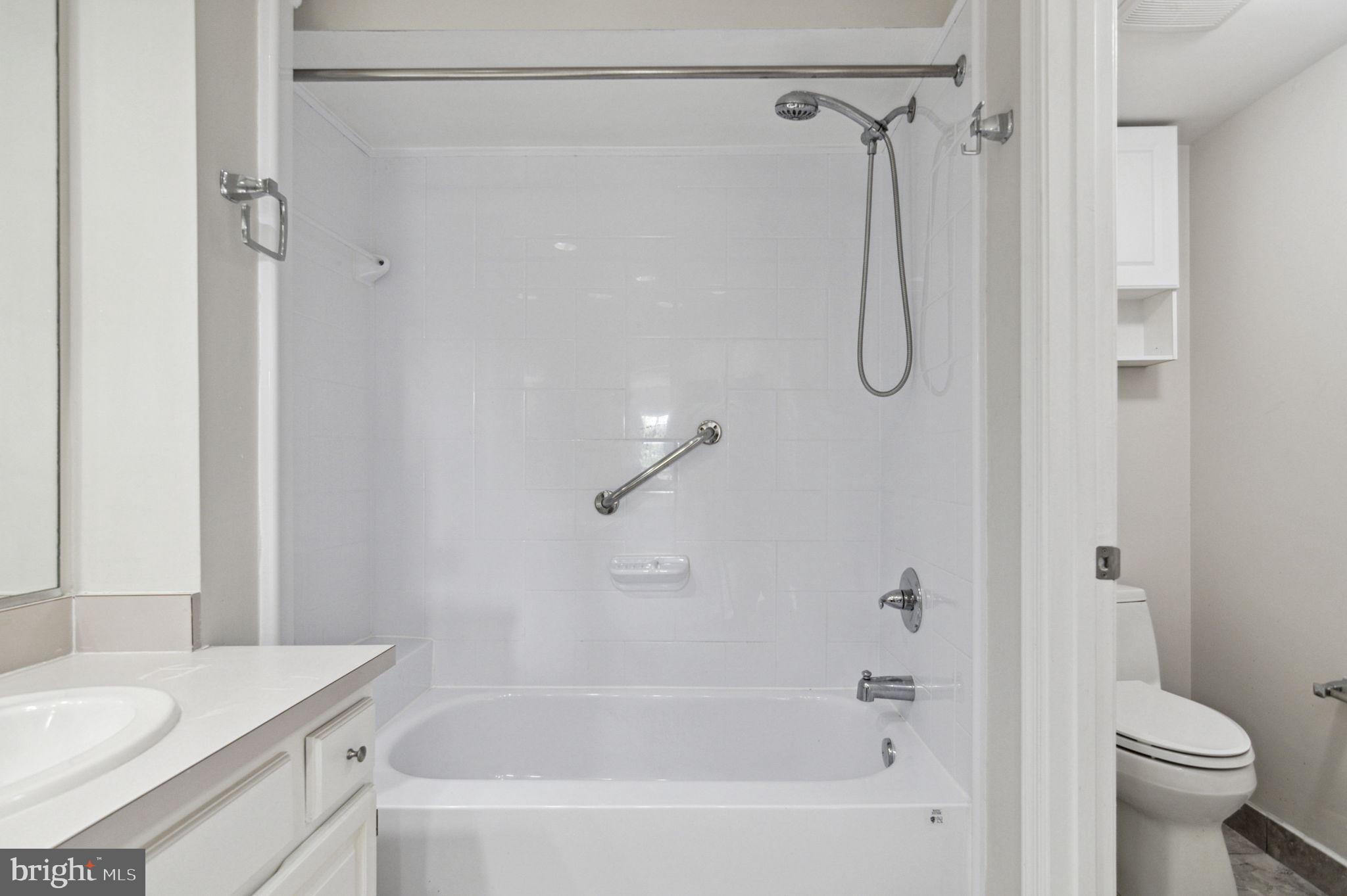 6954 Ellingham Cir #E