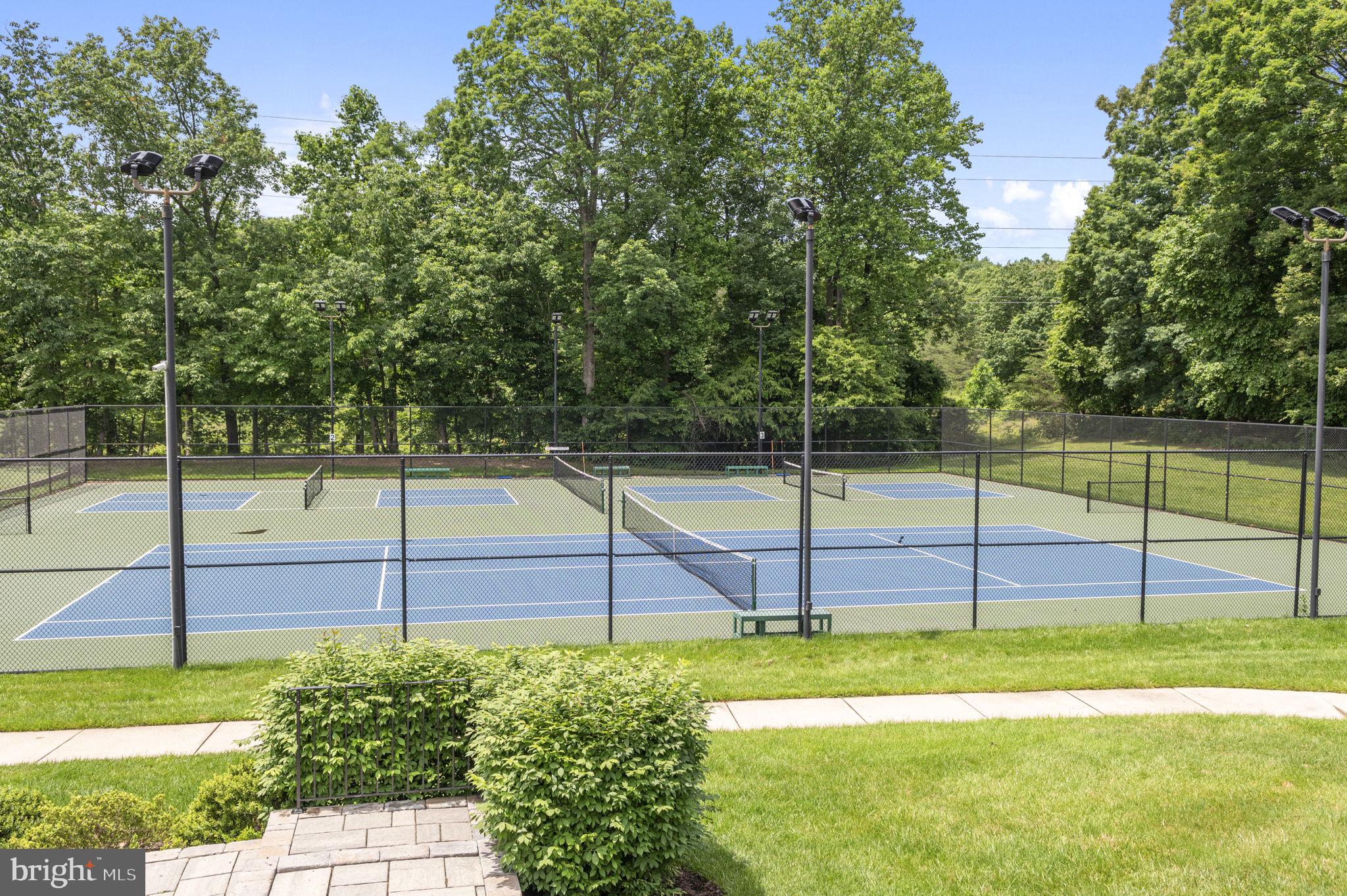 6954 Ellingham Cir #E