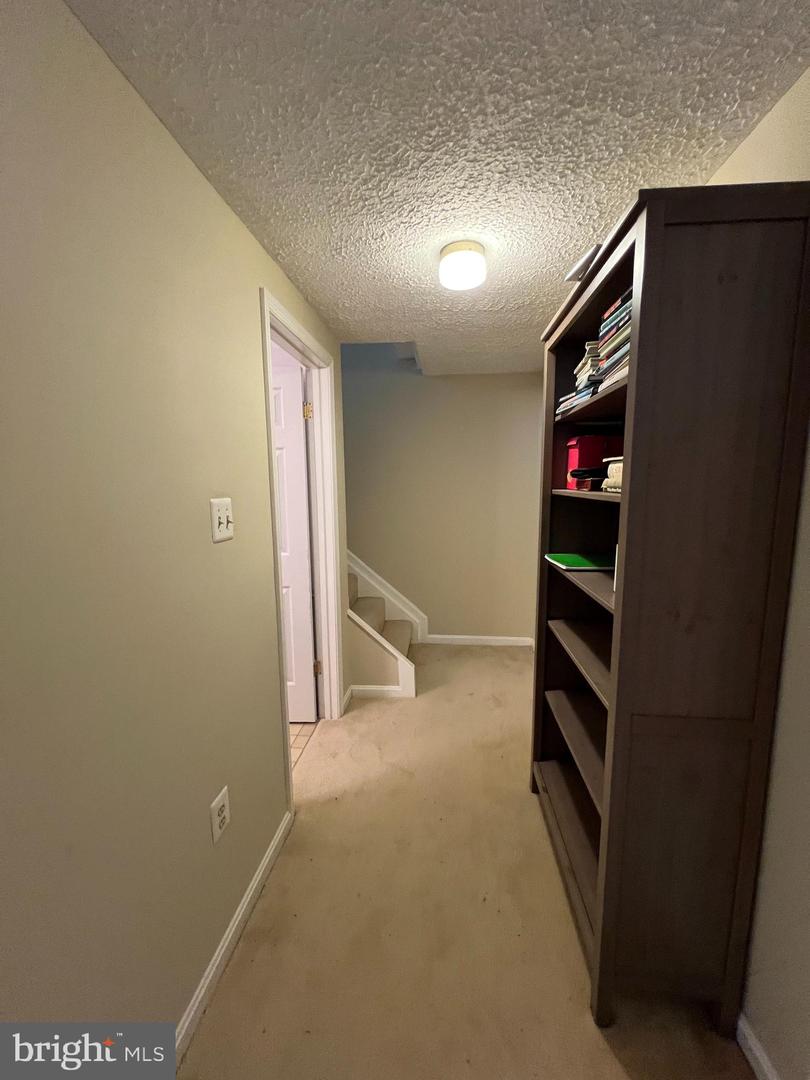 6101 Meadowpond Ct