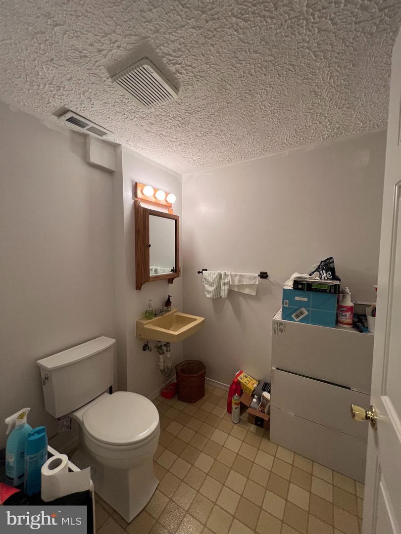 6101 Meadowpond Ct