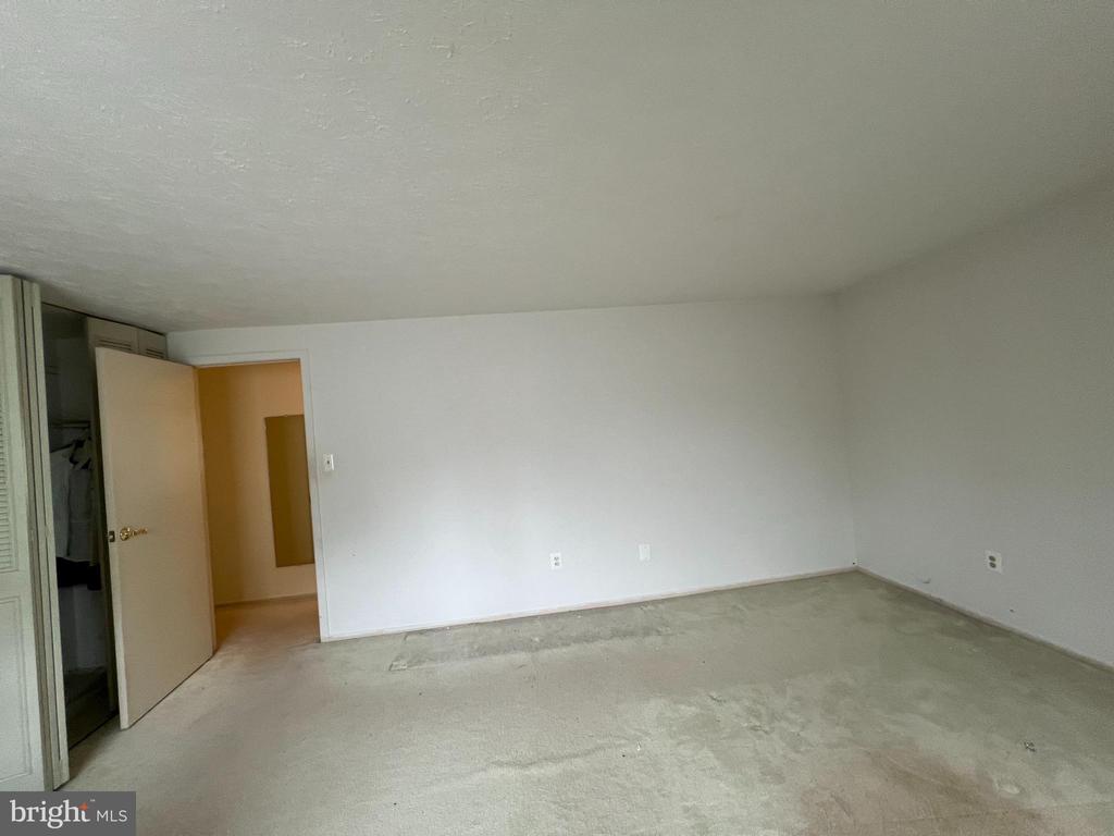 6101 Meadowpond Ct