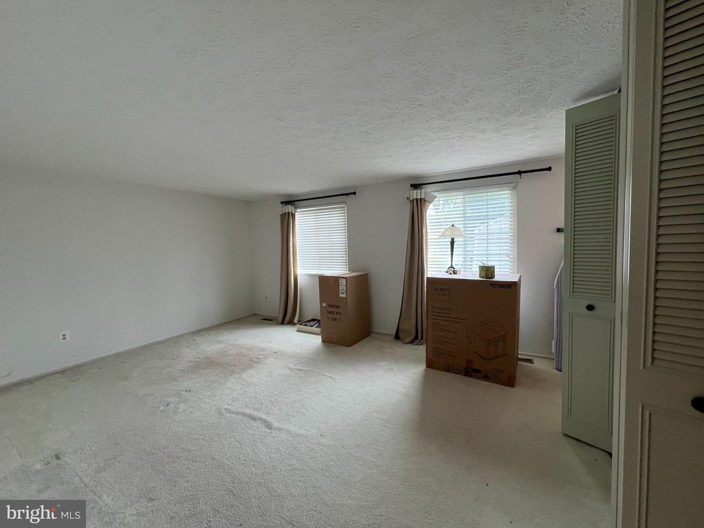 6101 Meadowpond Ct