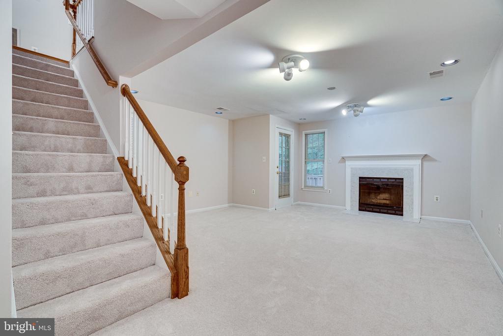 7469 COLLINS MEADE WAY