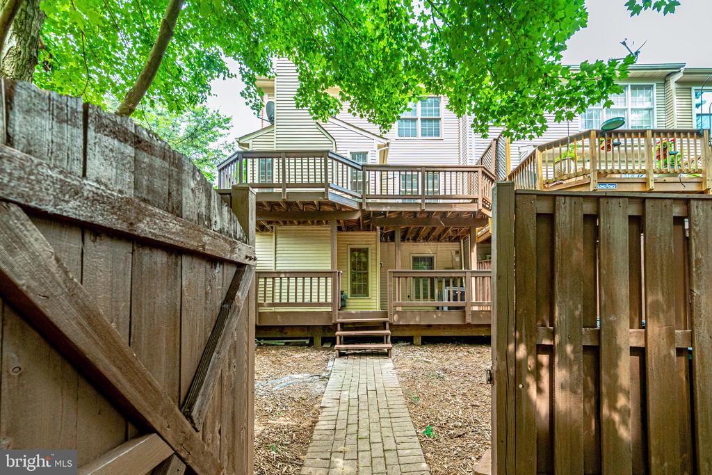 7469 COLLINS MEADE WAY