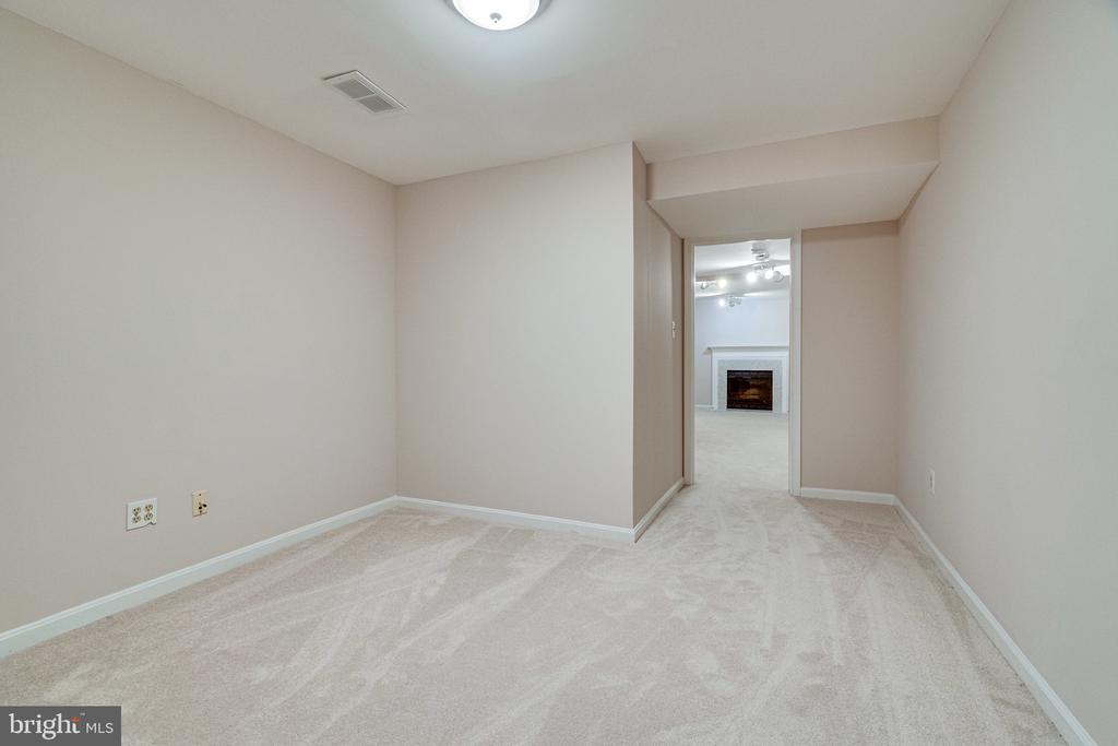 7469 COLLINS MEADE WAY