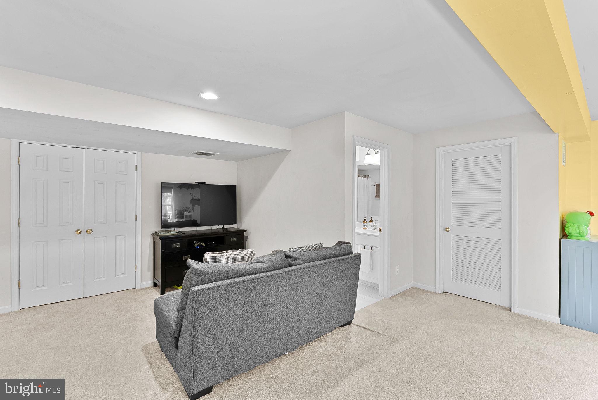 8192 Douglas Fir Dr