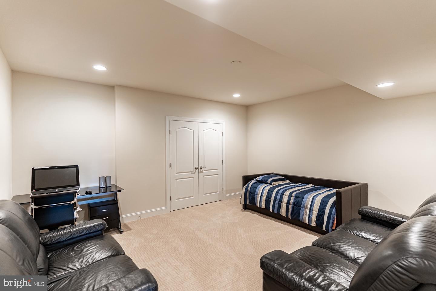 6626 IVY HILL DR