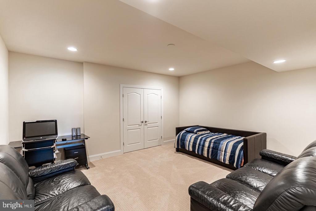 6626 IVY HILL DR