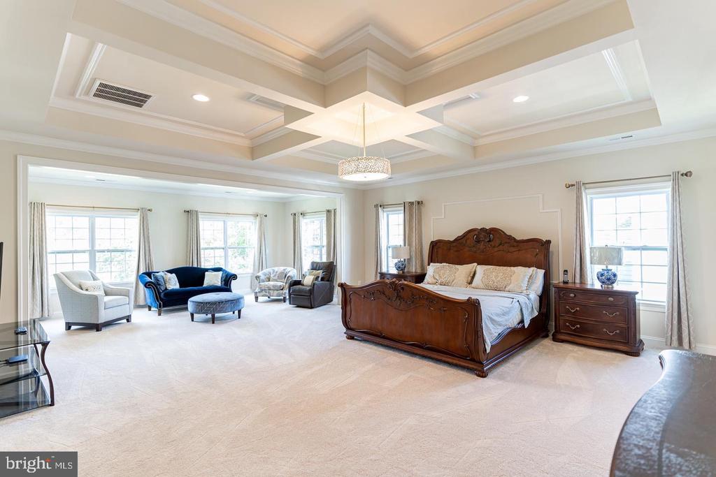 6626 IVY HILL DR