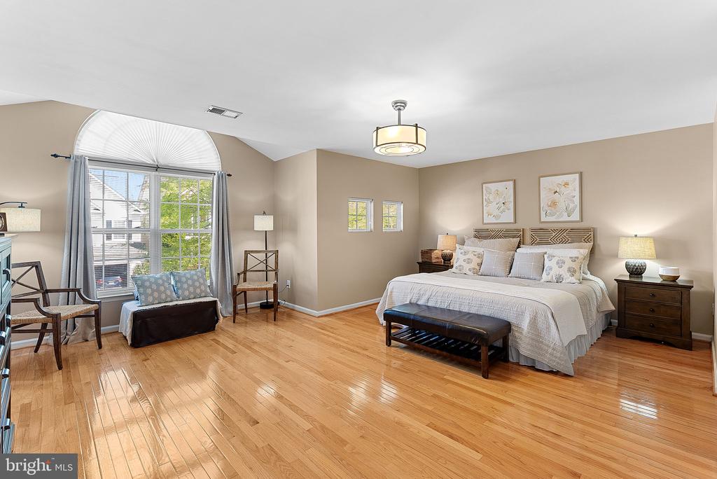 7677 HENRY KNOX DRIVE