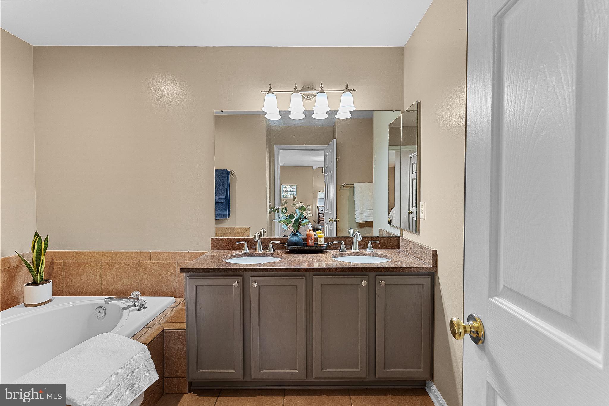 7677 HENRY KNOX DRIVE