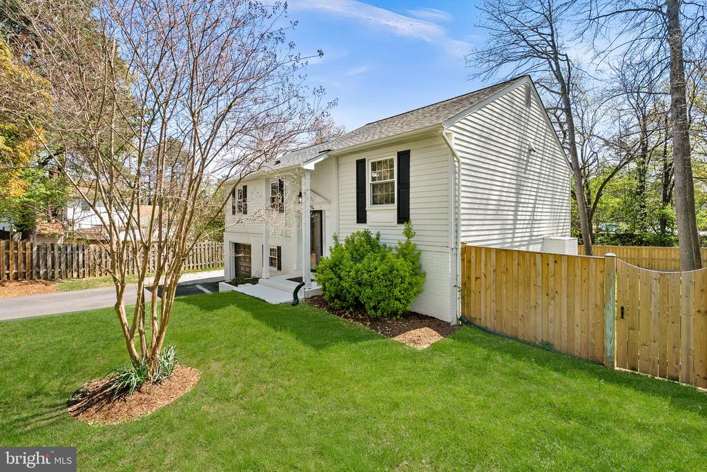 6214 FRANCONIA FOREST LANE