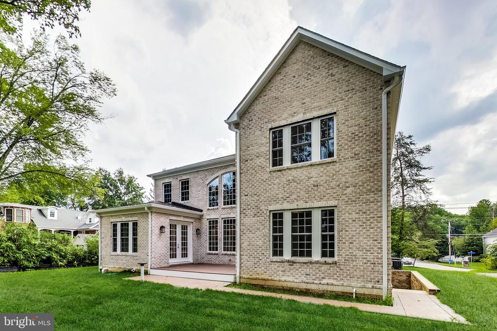 3104 SLEEPY HOLLOW ROAD