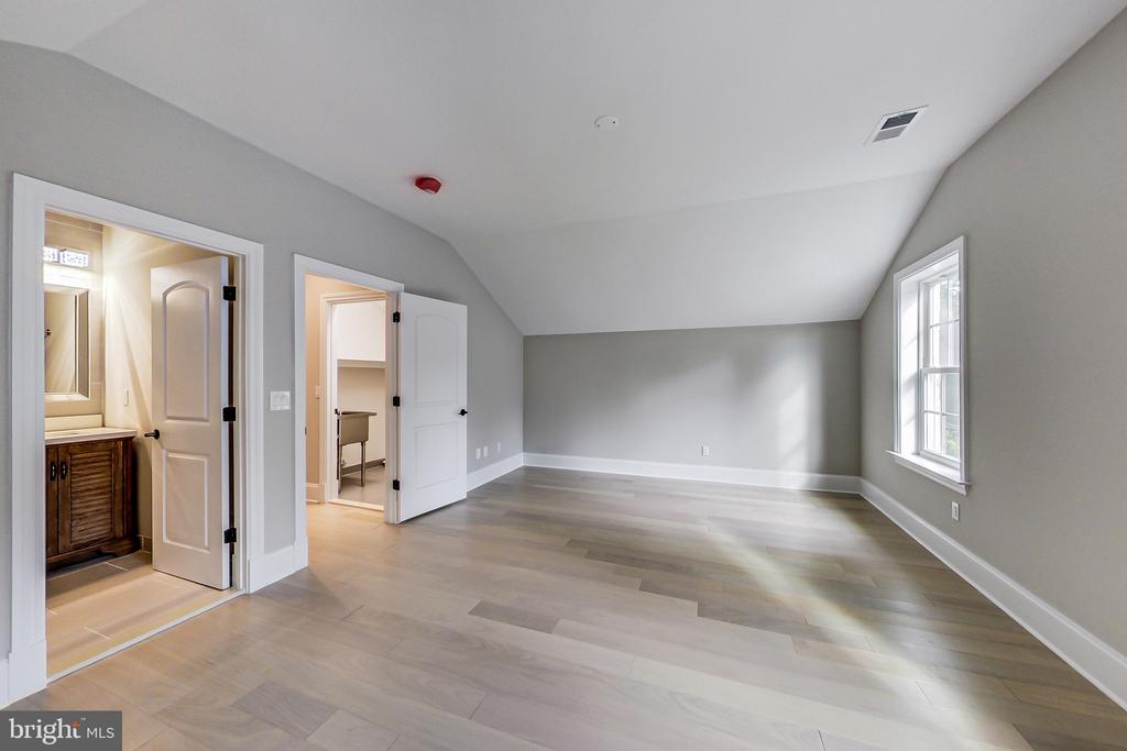 3104 SLEEPY HOLLOW ROAD