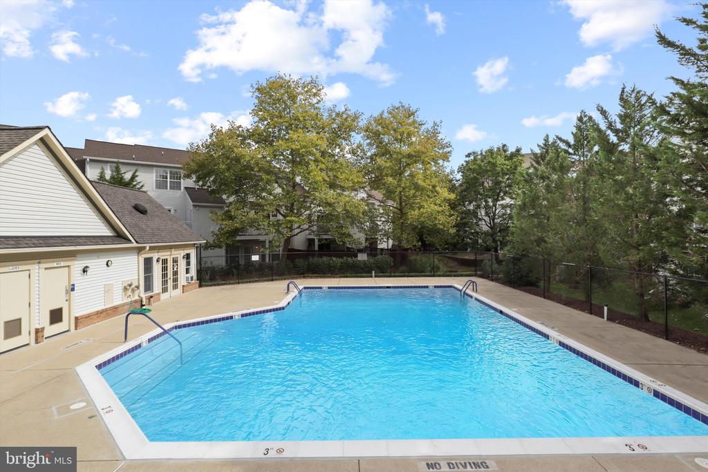 6613 NETTIES LANE Unit: G