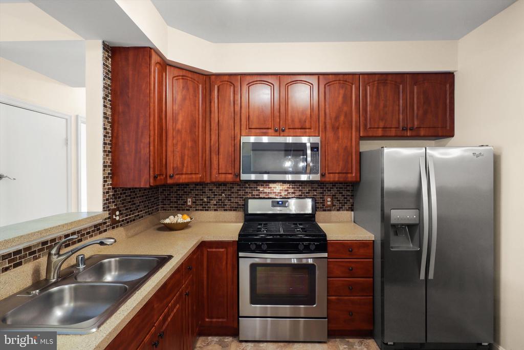 6613 NETTIES LANE Unit: G