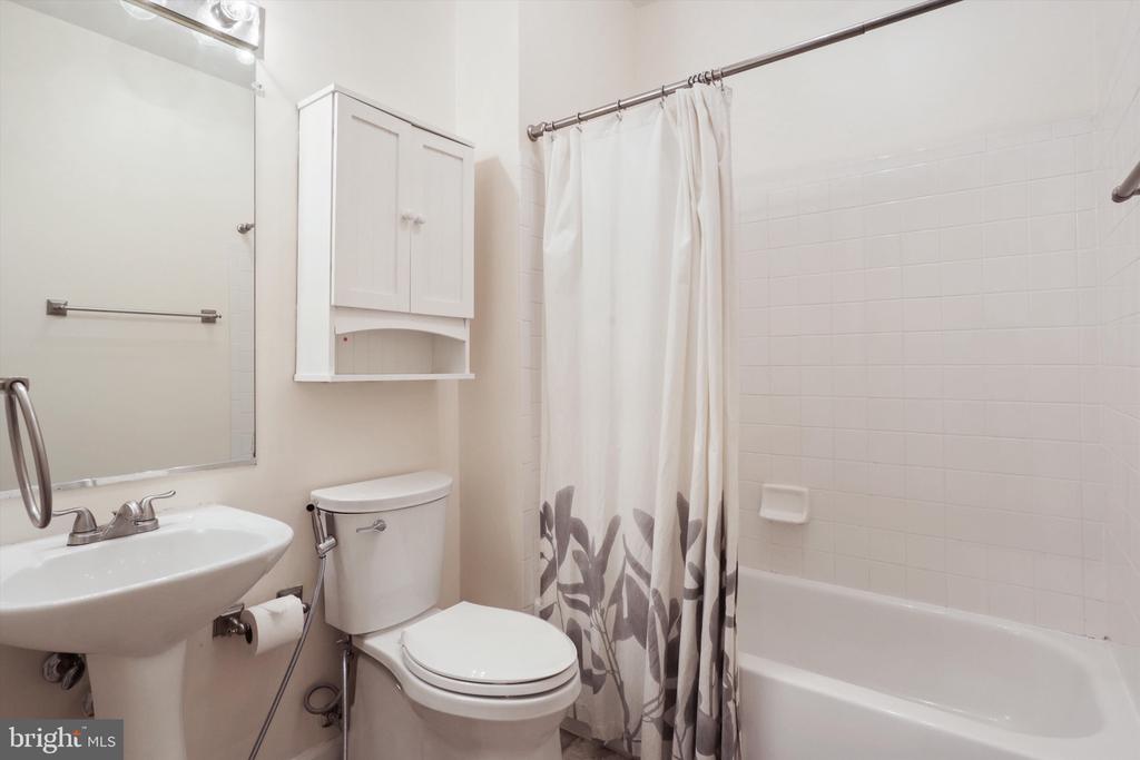 6613 NETTIES LANE Unit: G