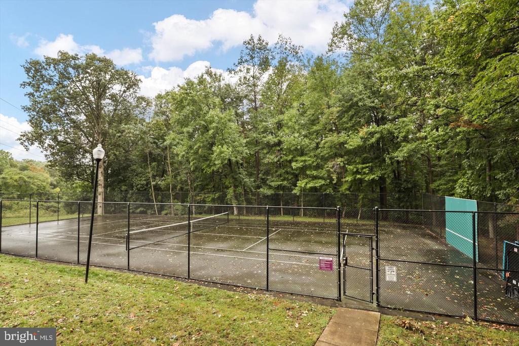 6613 NETTIES LANE Unit: G