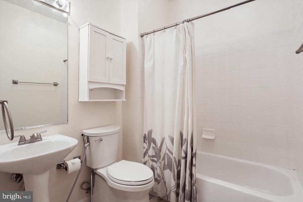 6613 NETTIES LANE Unit: G