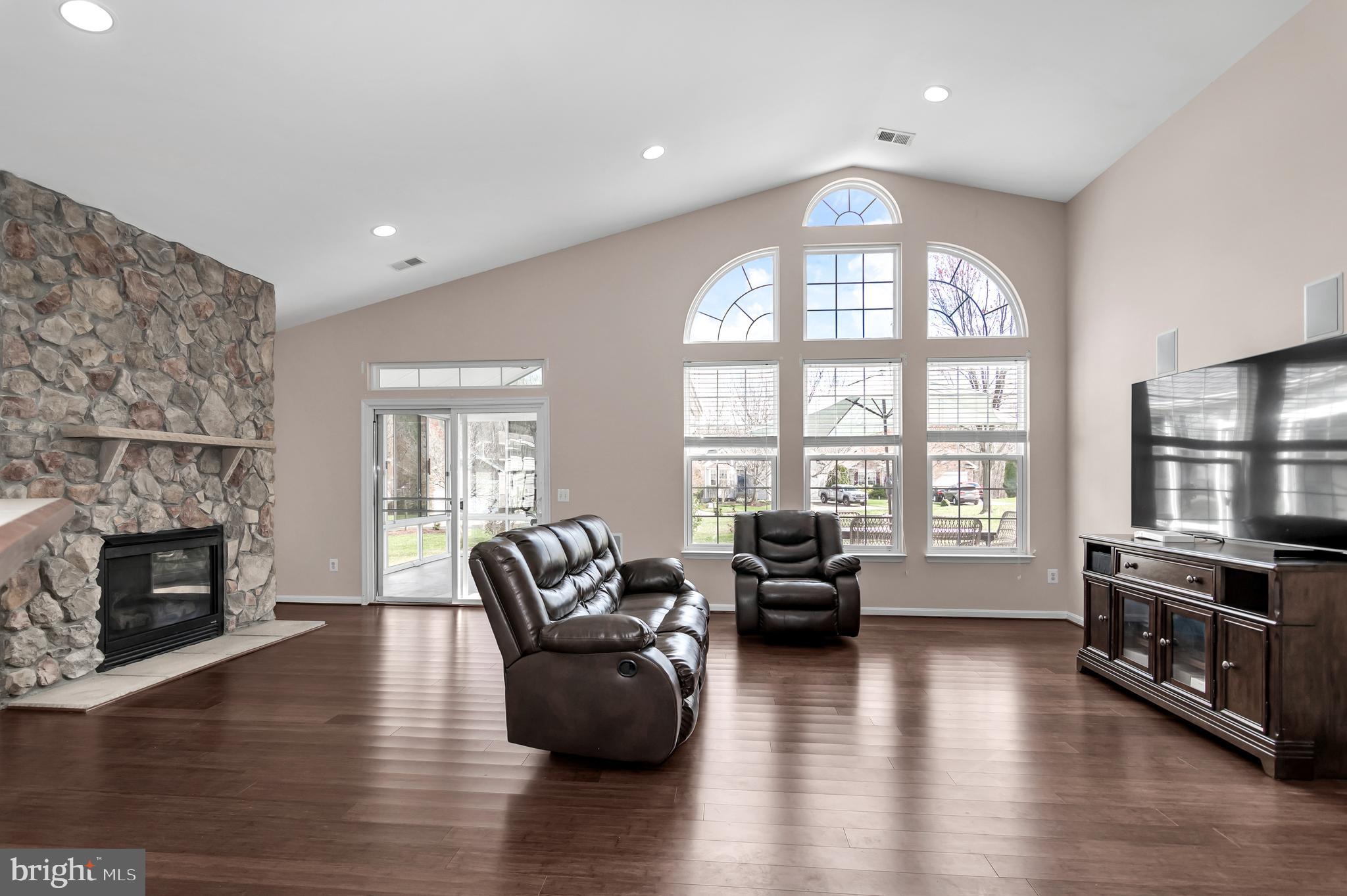 17277 Four Seasons Dr