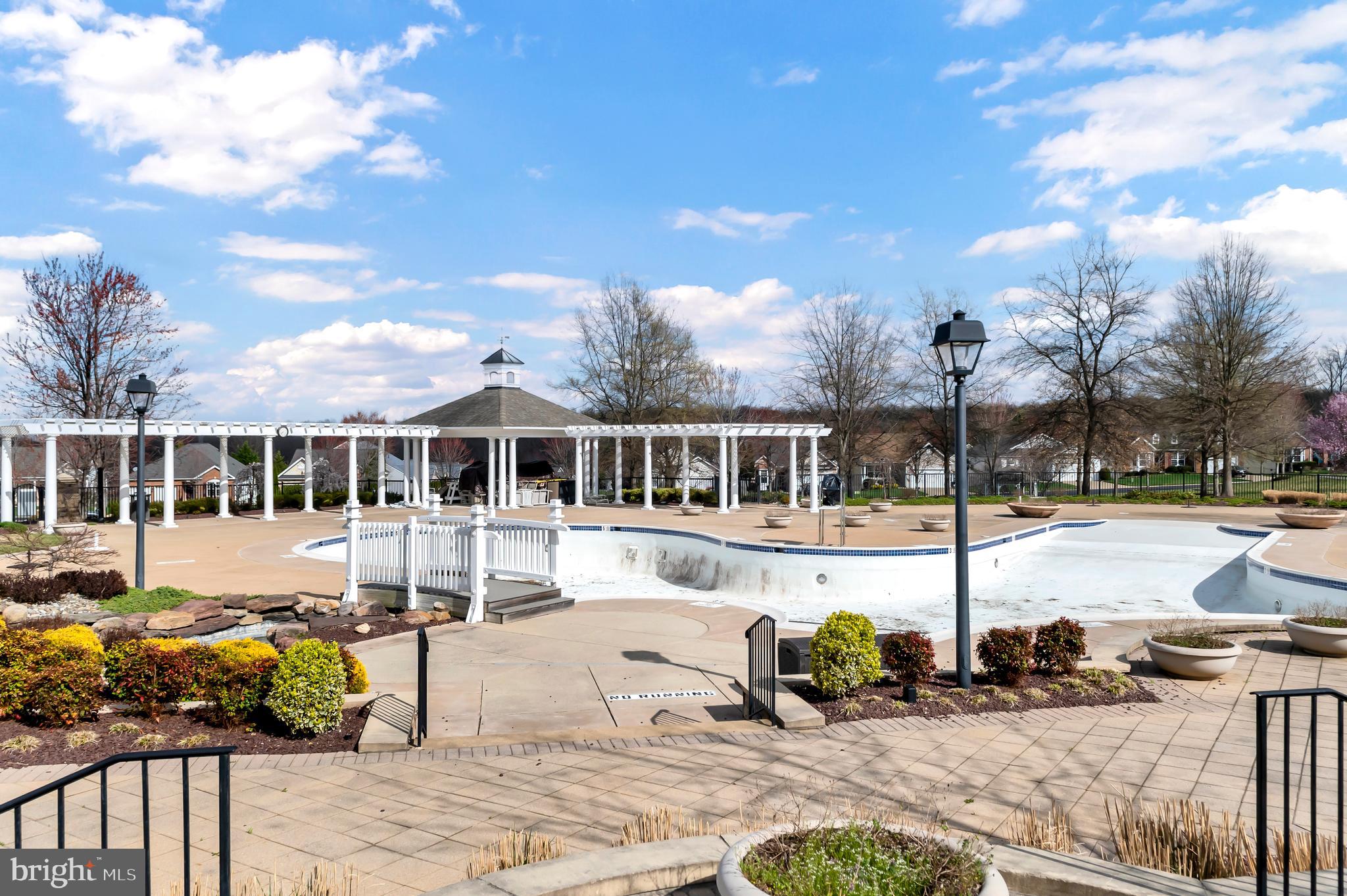 17277 Four Seasons Dr