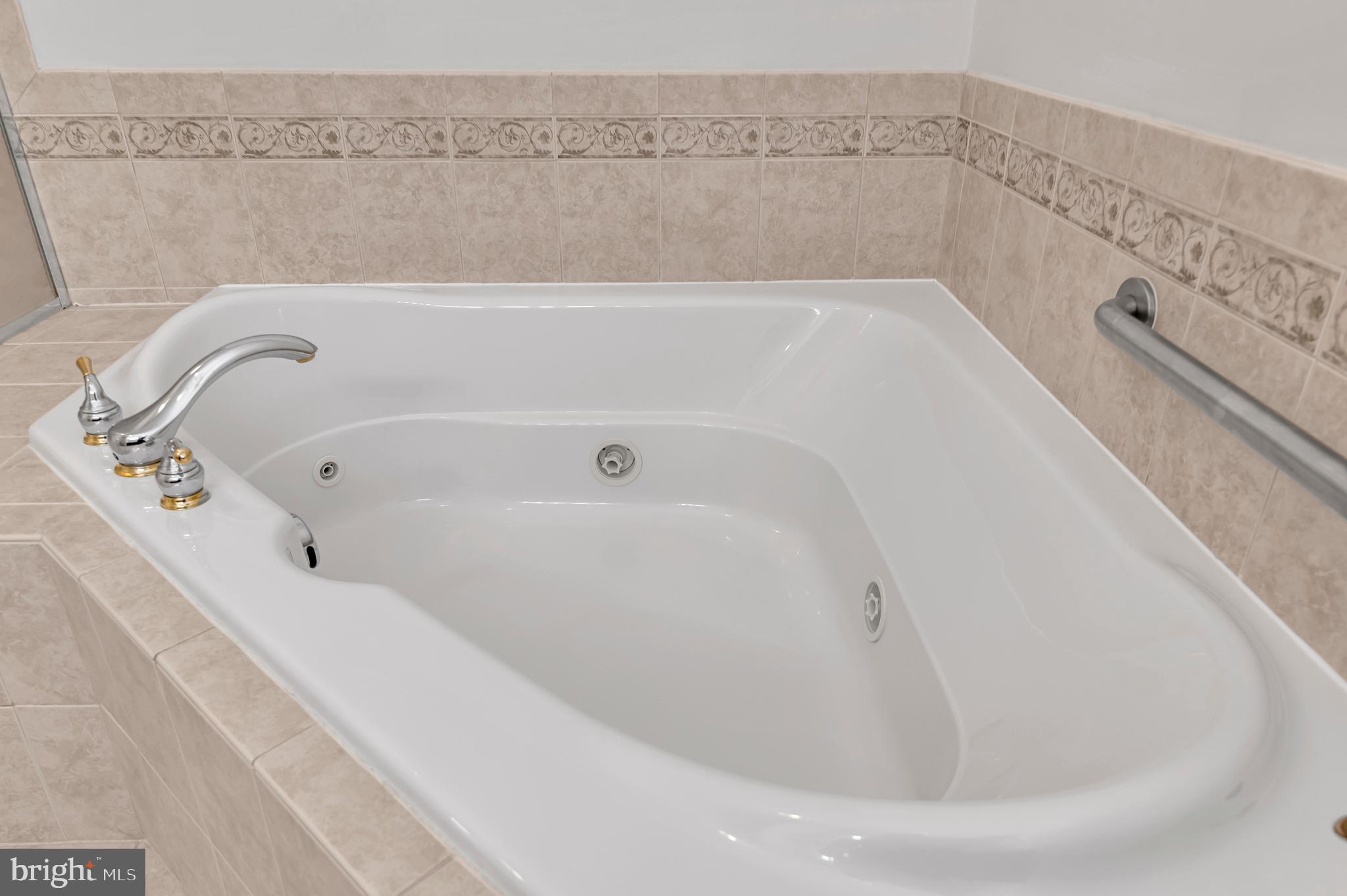 17277 Four Seasons Dr