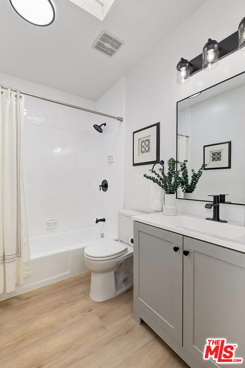 717 Copeland Ct Unit: 4