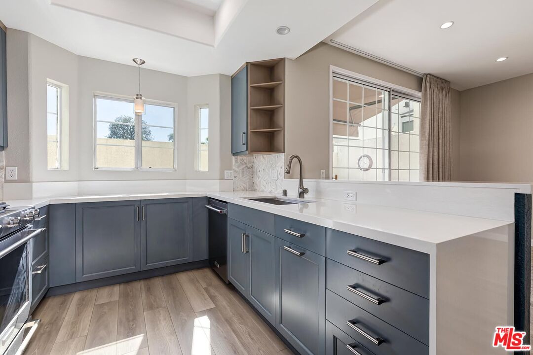 2333 Oak St Unit: 3