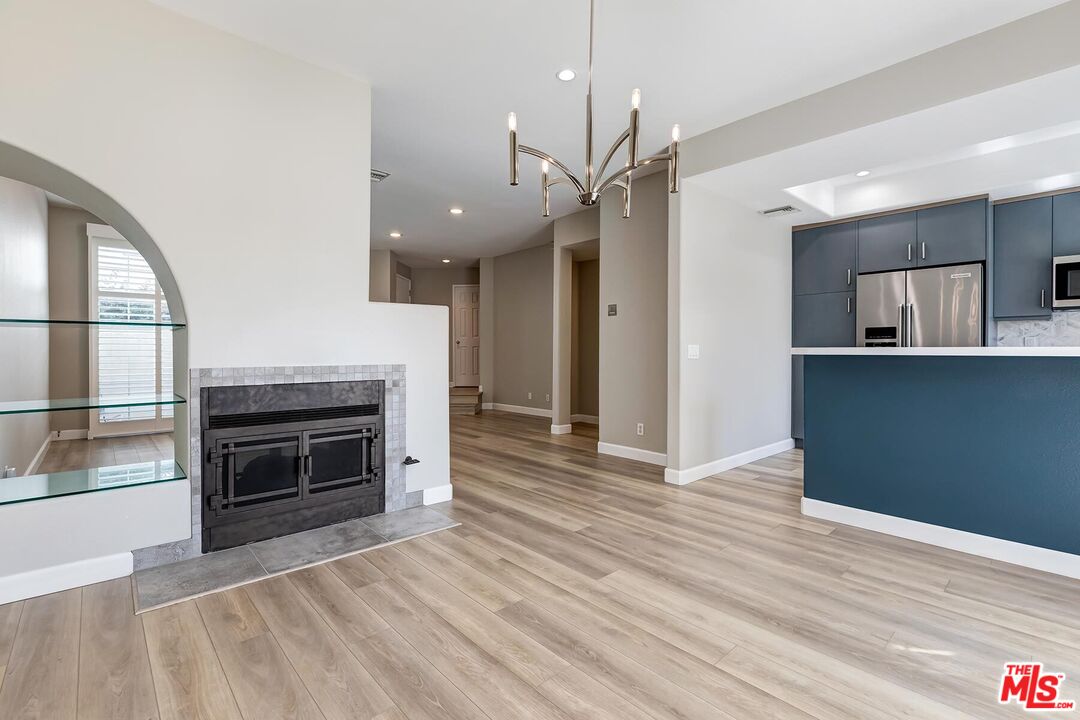 2333 Oak St Unit: 3